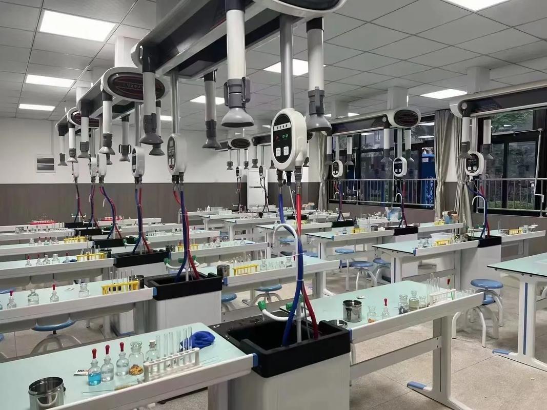 专业设计，智造未来 一站式实验室家具解决方案